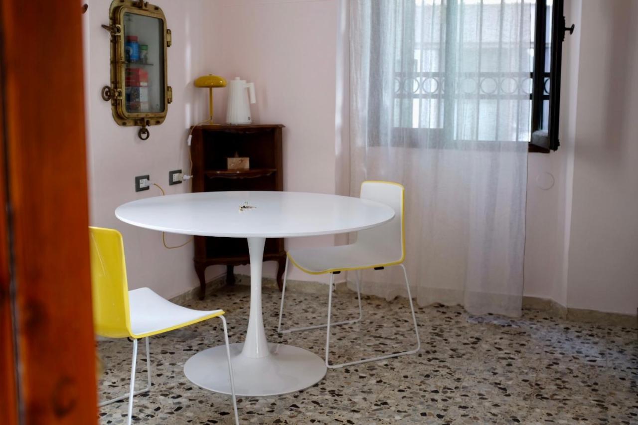 Venetian Pink Apartment In Dorsoduro Exterior photo